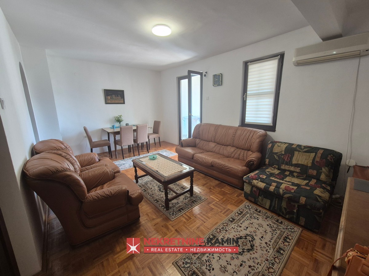 Prostran porodičan stan u Golubovini, Budva 